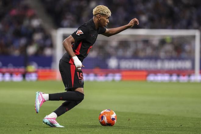 中甲半场：安以恩笑纳对方门将大礼，辽宁铁人暂1-0佛山南狮